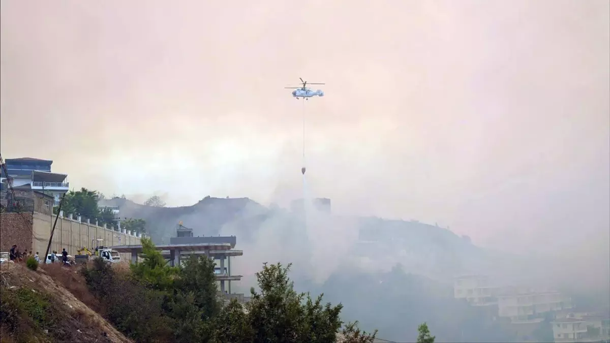alanyada yanginla mucadele devam ediyor CgnGrqUB