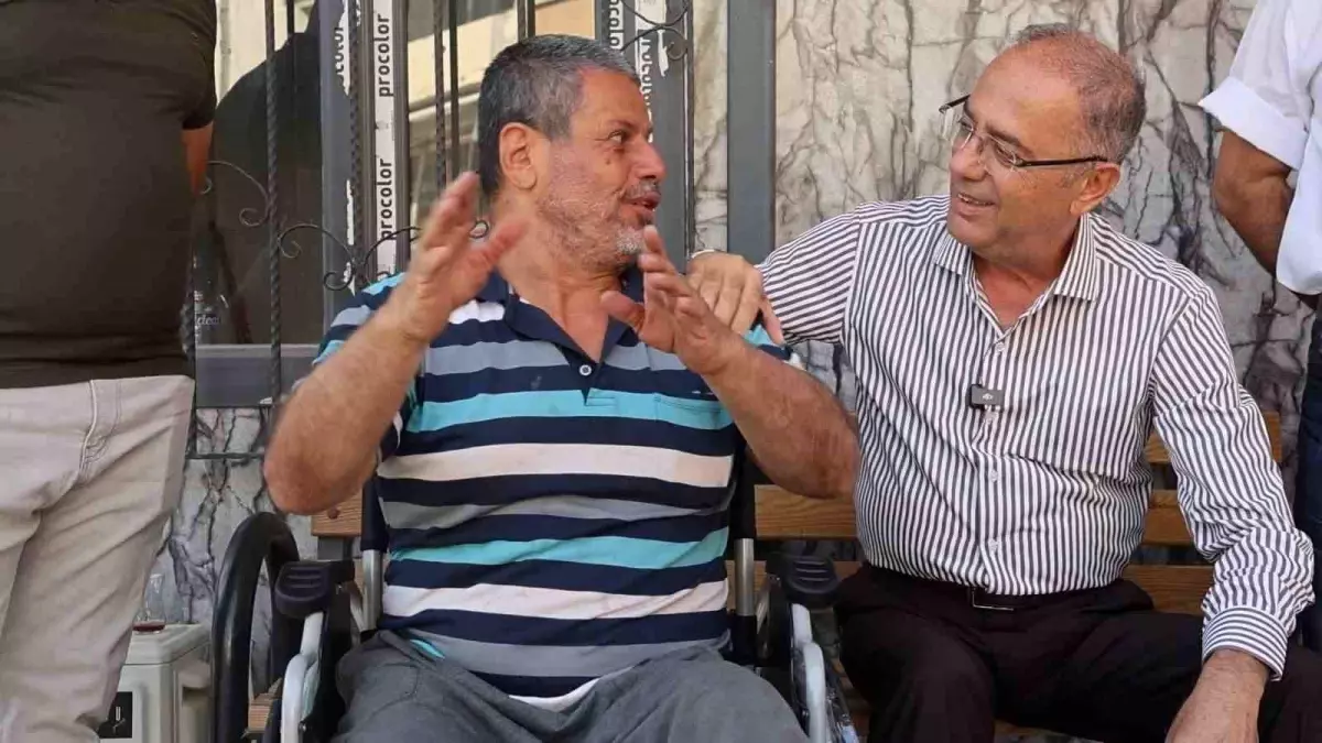 antakya belediye baskani yapar engelli vatandasa tekerlekli sandalye hediye etti 2dZysUHM