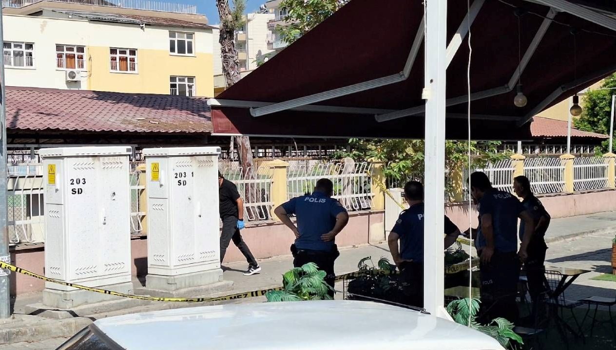 sokak ortasinda silahli saldiri agir yaralandi yNLdgikk