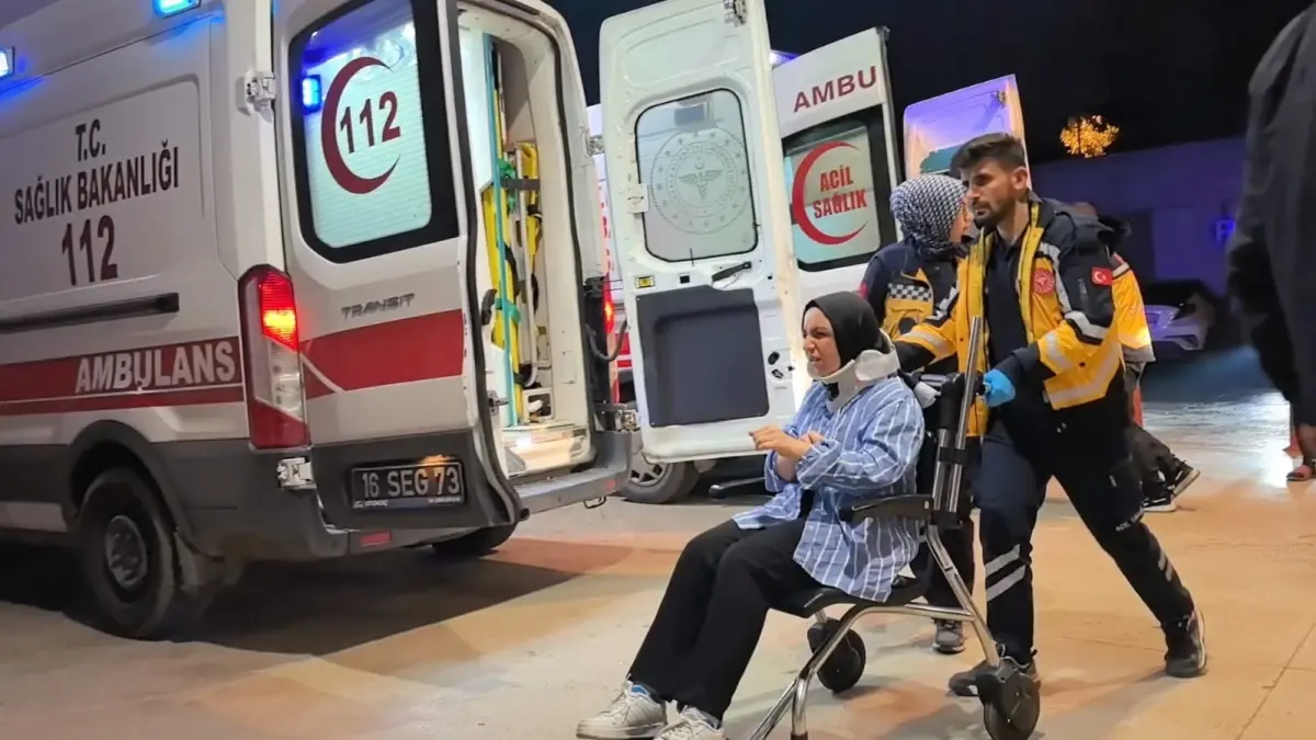 inegolde trafik kazasi 3 yarali Eg2sNLOa.jpg