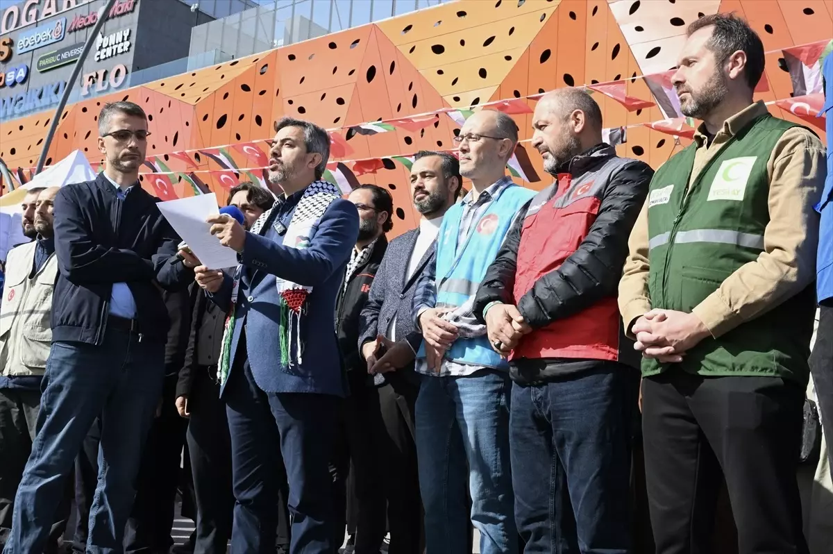 istanbulda gazzeye umut ol kampanyasi k1u98cMa.jpg