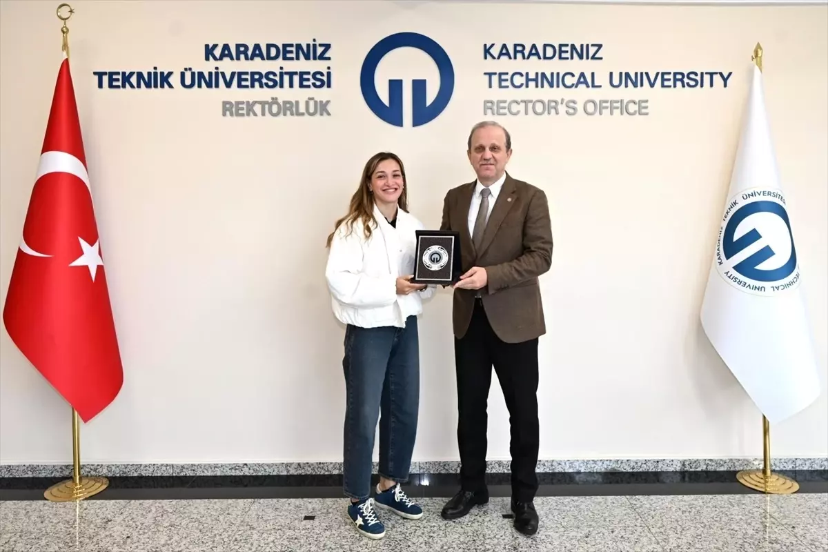 milli boksor buse naz cakiroglundan ktu rektorune ziyaret pGtE9yvT.jpg