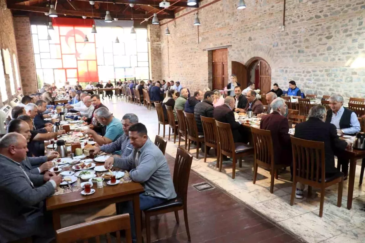 nazilli belediye baskani tetik muhtarlarla bir araya gelerek hizmetleri gelistirme vizyonunu paylasti iXh242D5.jpg