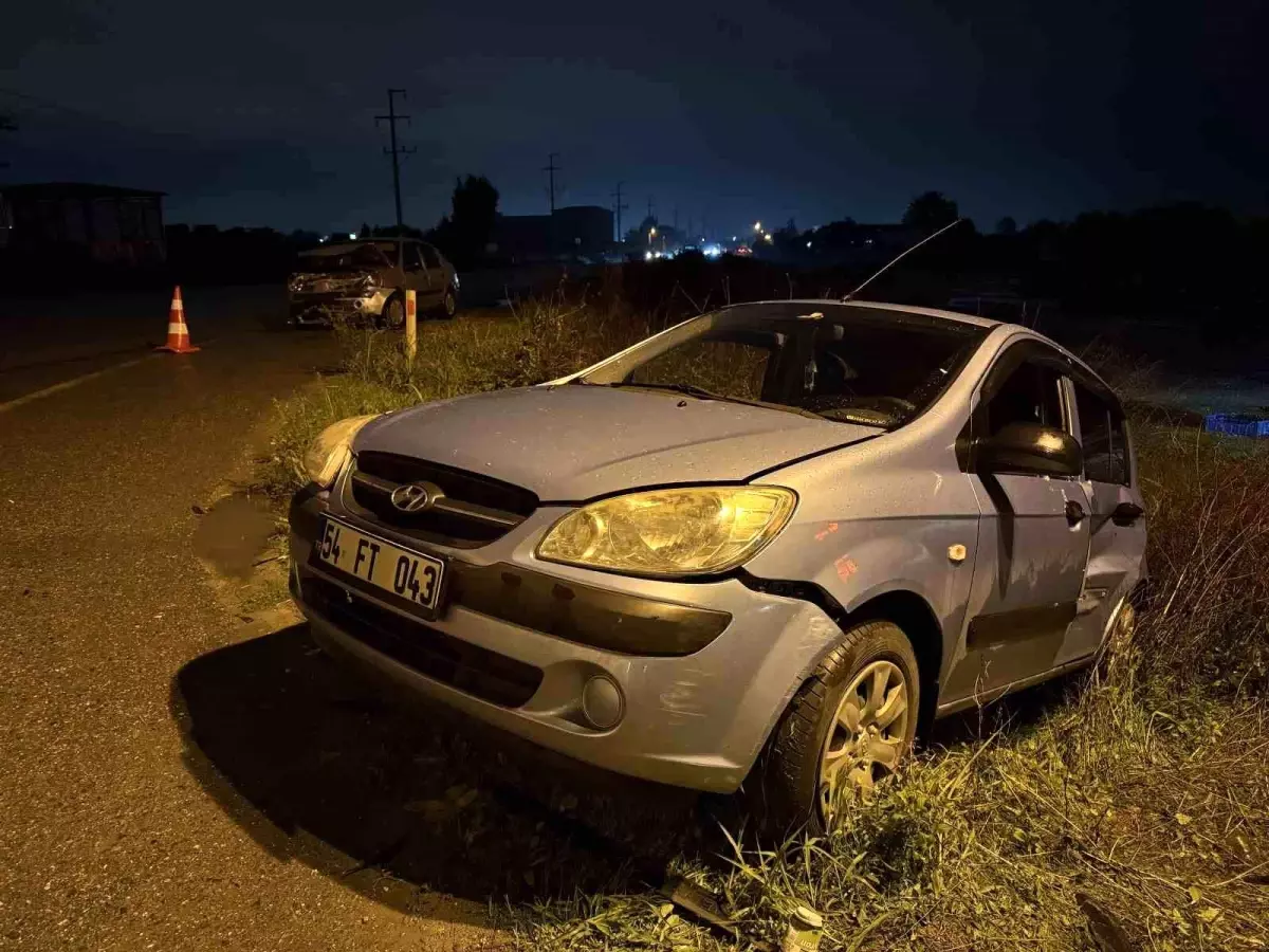 sakaryada iki otomobil carpisti 3 yarali m2vxWqhu.jpg