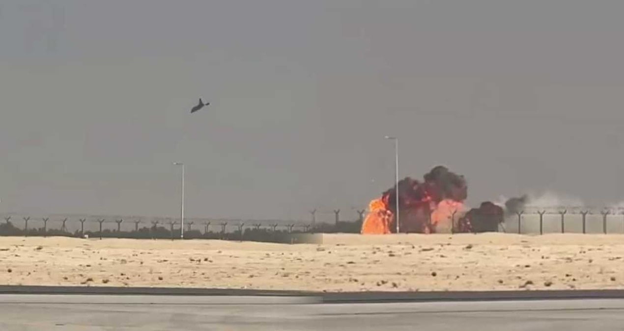 Gösteri yapan savaş uçağı yere çakıldı: Pilot yaşamını yitirdi