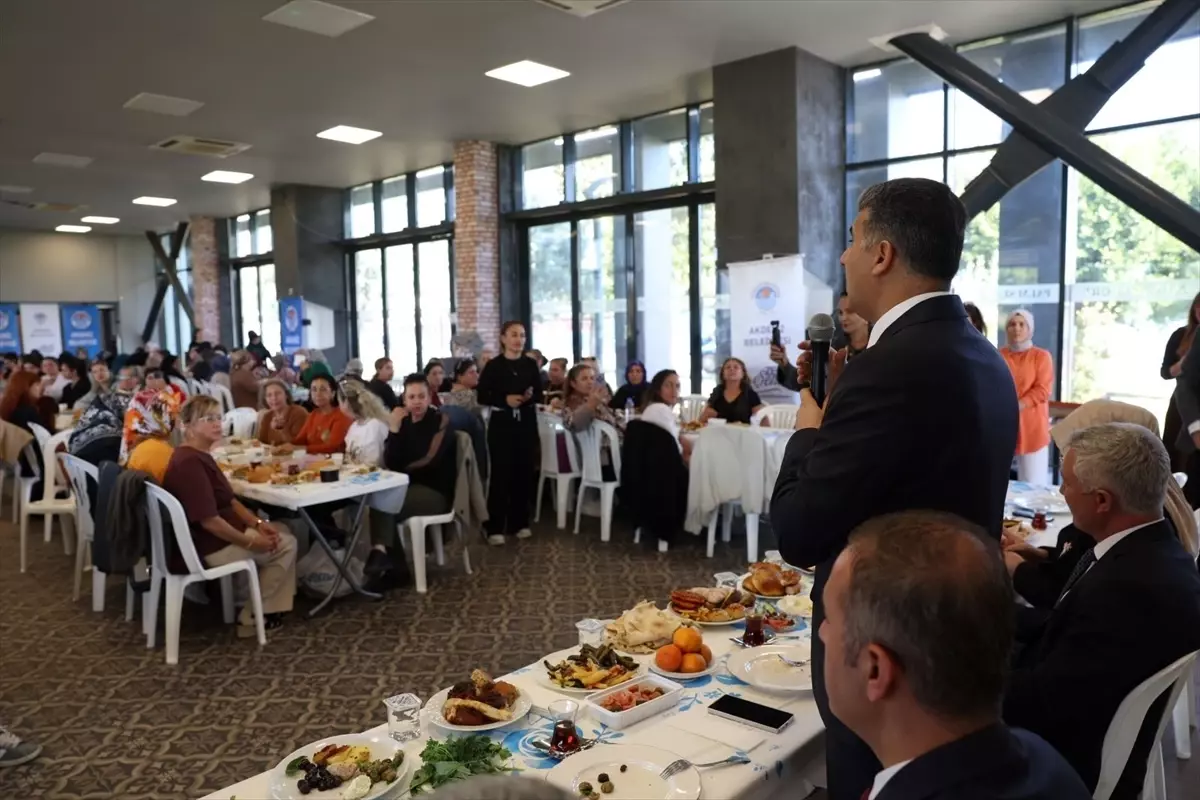 Kadın Kursiyerlerden Kahvaltı Buluşması