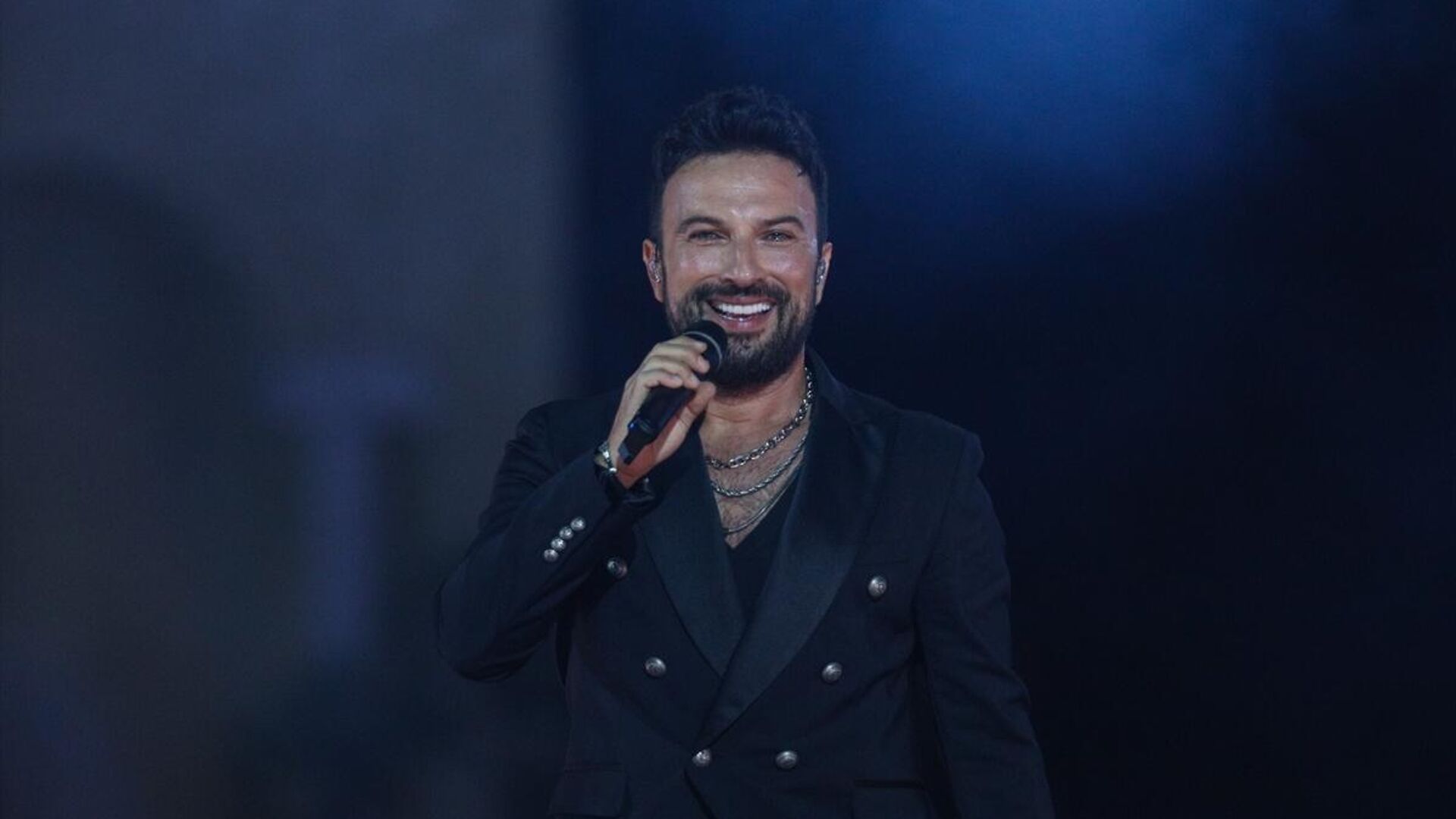 Tarkan’ın İstanbul konseri bileti dakikalar içinde tükendi: Binlerce kişi anında akın etti, site çöktü