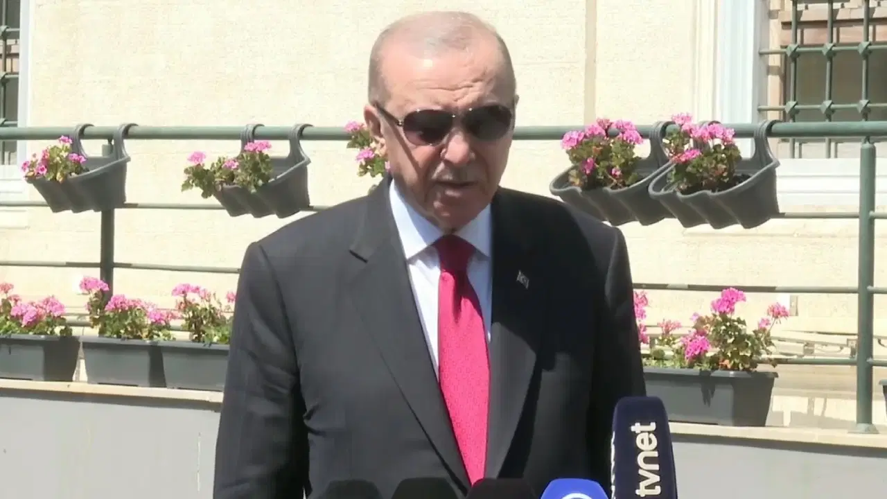 Akpli cumhurbaskani erdogan gunler sonra kameralar karsisinda ikram izzet misafirlerimizi hosnut etti ekTDFZOb